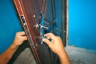 Монтаж металлической входной двери