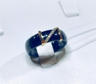 Золотое кольцо из черной керамики с кристалами сваровски