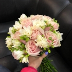 Нежный свадебный букет из роз