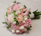 Букет невесты из розовых эустом