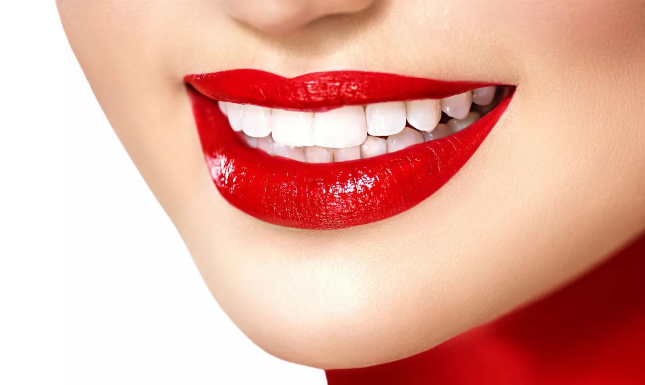 осметическое отбеливание зубов со скидкой 50% от студии 'Smileffect33'.