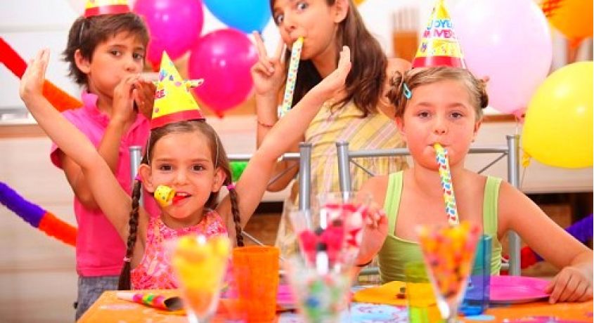 Сделай праздник ярче! Развлекательная программа с подарками из воздушных шариков и рисование на лицах детей аквагримом.