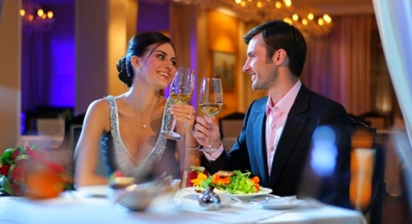 Подари своему мужчине незабываемый романтический ужин в честь Защитников Отечества в ресторане «Адам и Ева» со скидкой 50%.