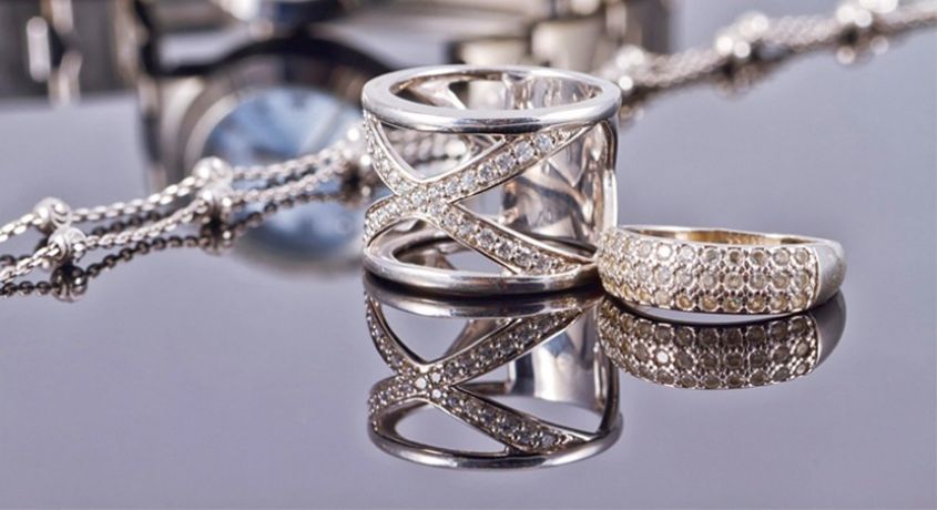 Порадуй себя и любимых! Серебряные украшения со скидкой 50% от сети ювелирных магазинов «Золотое Яблоко».