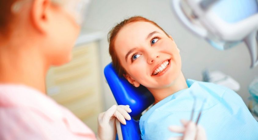 Ослепляйте улыбкой! Эстетическая реставрация зубов со скидкой до 53% сети медицинских клиник «Здравия»