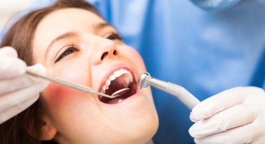 Здоровые зубы-крепкий иммунитет! Скидка 55% на лечение кариеса любой сложности от стоматологии «Академия-М».