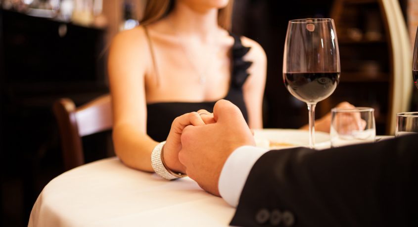 Пригласи ее на свидание! 14 февраля скидка 50% на романтический ужин на двоих в сопровождении живой музыки от ресторана «Адам и Ева»