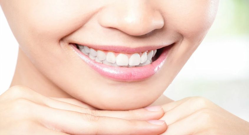 Скидка 60% на ультразвуковую чистку зубов + Air flow в стоматологической клинике 'Лэна-Дент'