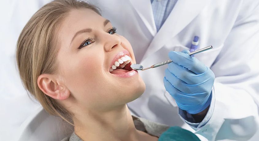 Не откладывайте лечение на потом! Скидка 50% на лечение среднего и глубокого кариеса в стоматологической клинике «Ньюдантея».