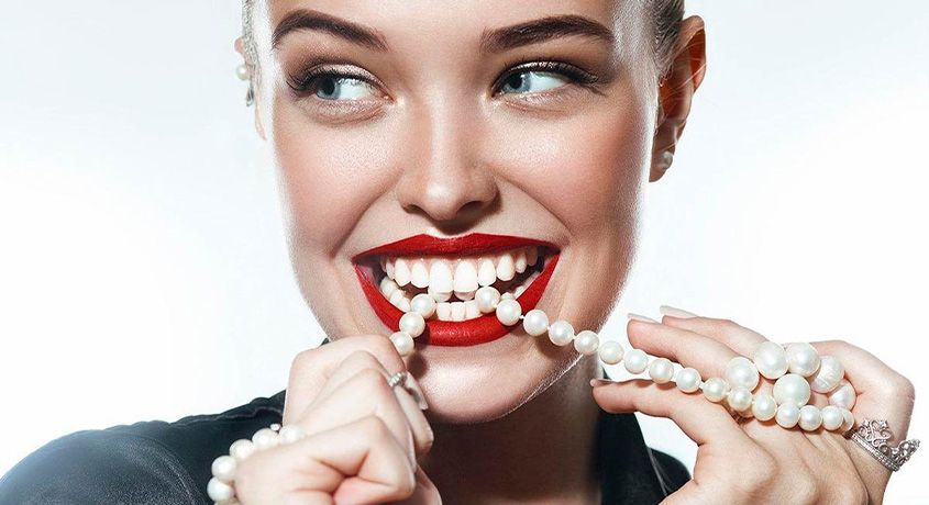 Хотите иметь белоснежные улыбку? Скидка 50% на отбеливание зубов «Amazing White» от клиники современной стоматологии «Дента Аrt».