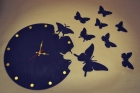 Настенные часы из дерева с бабочками