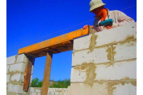 Как отбелить бетонную стену