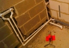 Монтаж труб внутренней канализации в штрабе (бетон)