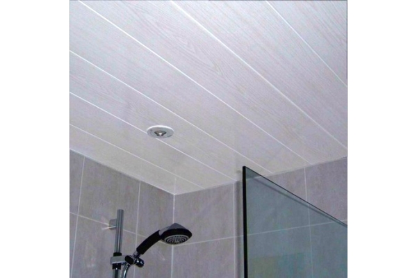Пластиковый потолок в ванну