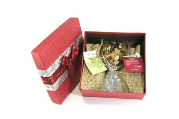 Подарочный набор с чаем в коробке 001