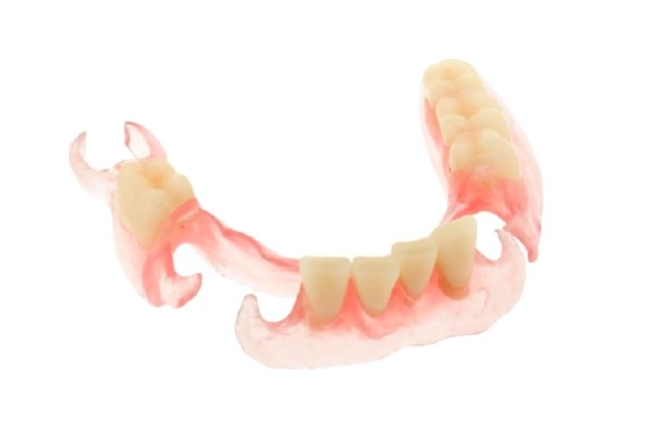 Изготовление частичного съемного нейлонового протеза 1-2 зуба