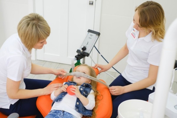 Лечение зубов детям под седацией (кислород-закись азота)