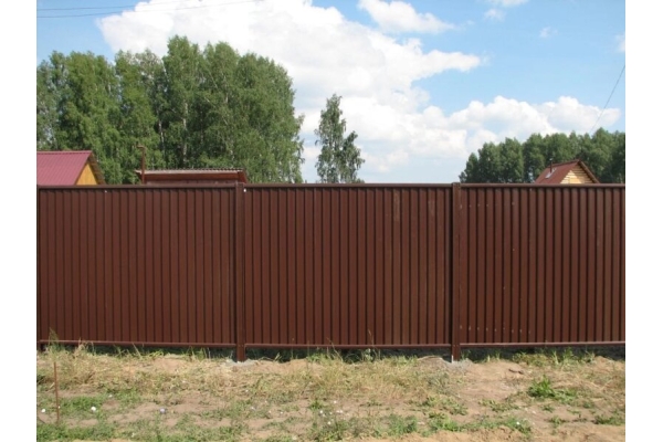 Забор из двустороннего профнастила 2 м