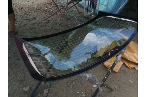 Установка заднего стекла на отечественный автомобиль (установка стекла в клей)