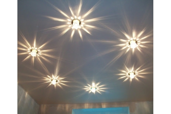 Установка встраиваемых светильников в натяжной потолок