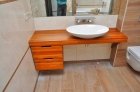 Столешница для ванной из массива дерева