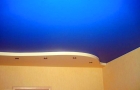 Натяжной потолок синий матовый