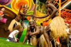 Танцевальное шоу африканских артистов на новый год