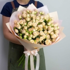 Букет цветов (19 кремовых кустовых роз)
