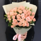 Букет цветов (13 розовых кустовых роз)