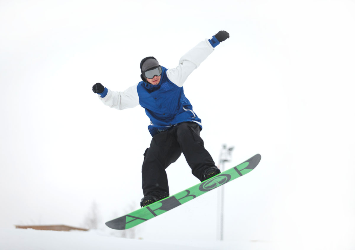 Скидка 50% на катание на сноуборде или лыжах + подъемы в ГК Красная горка